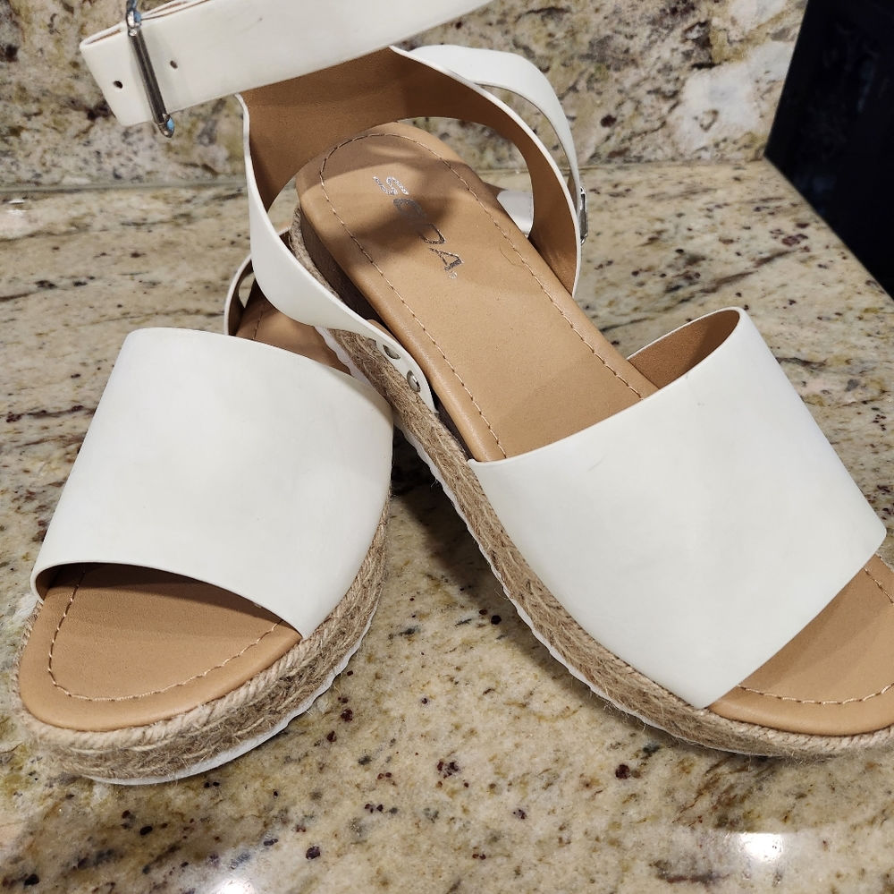 Soda sandals